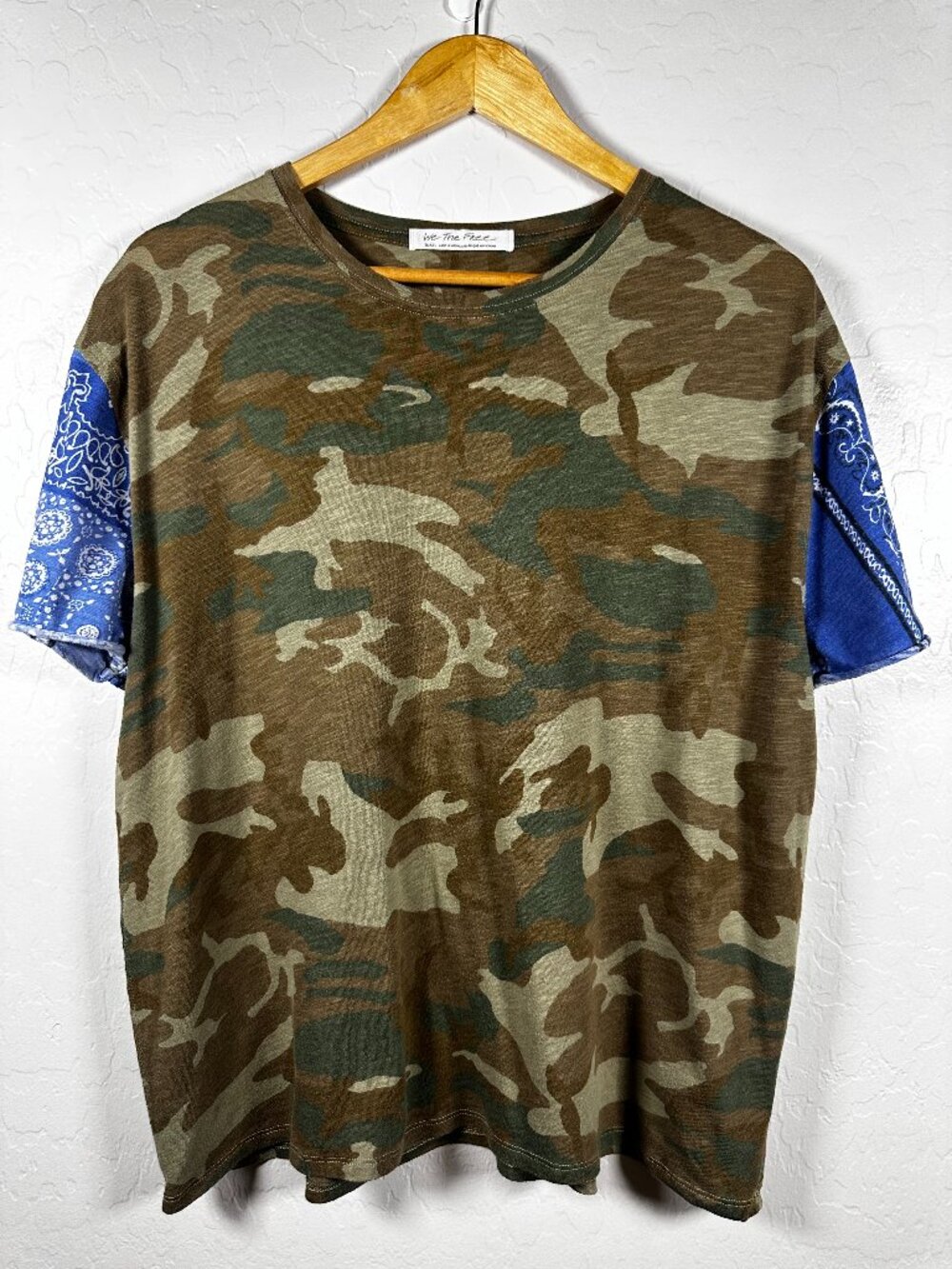 Free People We The Free Camo Tee Blue Bandana Sleeve T-Shirt Small - Picture 2 of 7